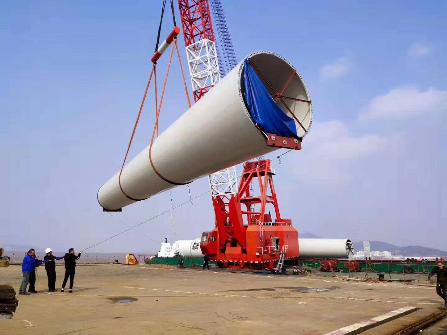 大型設(shè)備水陸聯(lián)運(yùn)